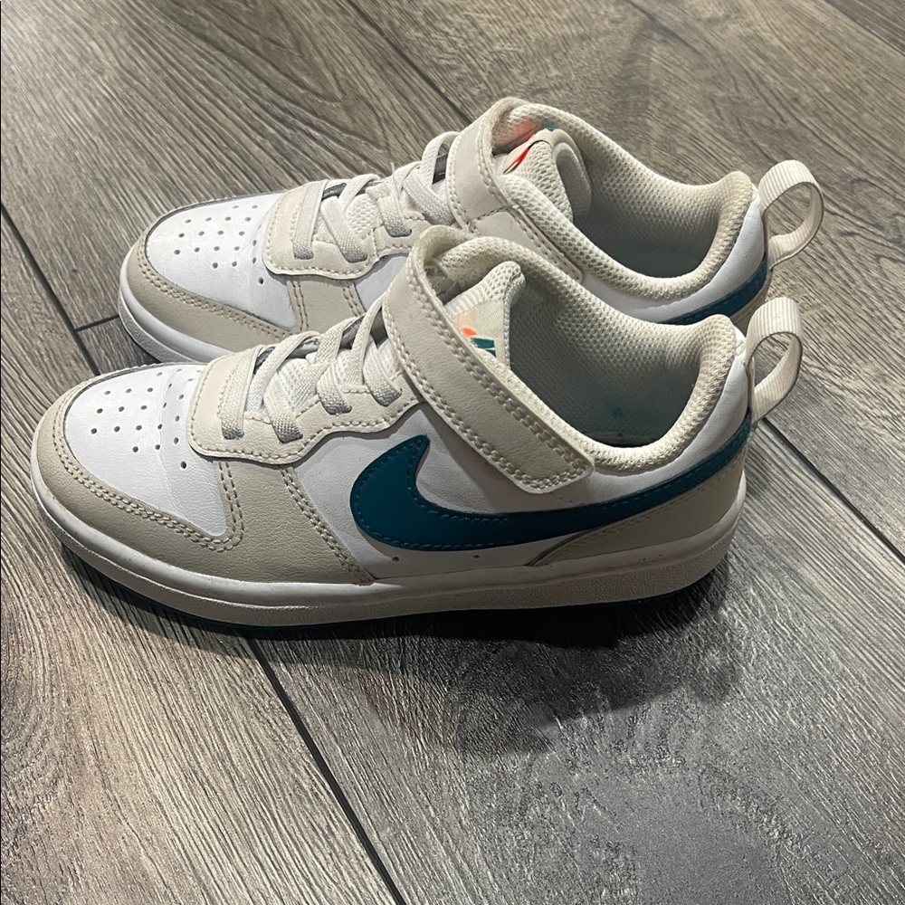 Nike Kids White and Teal Sneakers - Picture 3 of 5